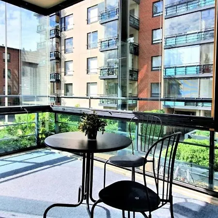 Apartment Kotimaailma - Saunallinen & Parvekkeellinen Kaksio - Verstaankatu *